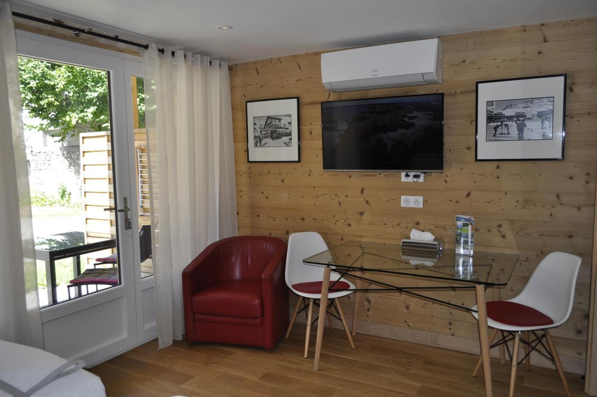 Chalet La Cachette Cyclists & Skiers Ле-Бур-д'Уазан Экстерьер фото
