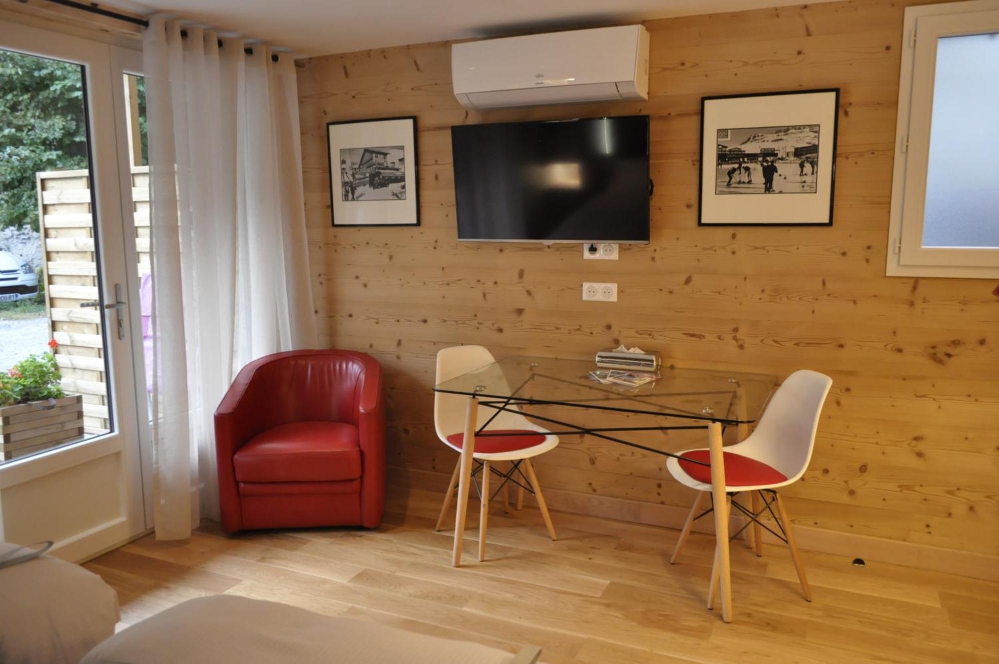 Chalet La Cachette Cyclists & Skiers Ле-Бур-д'Уазан Экстерьер фото